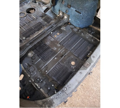 Пол багажника (ниша)