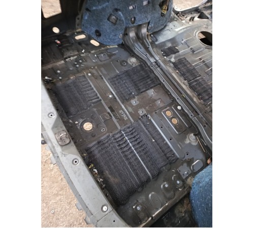 Пол багажника (ниша)