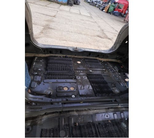 Пол багажника (ниша)