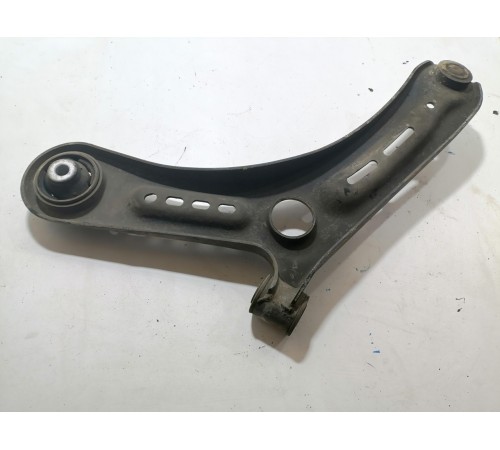 Рычаг передний правый