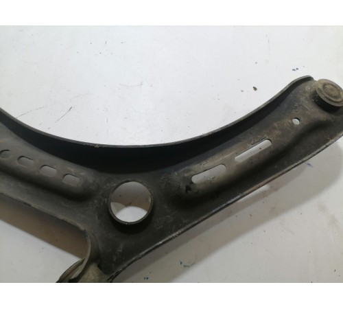 Рычаг передний правый