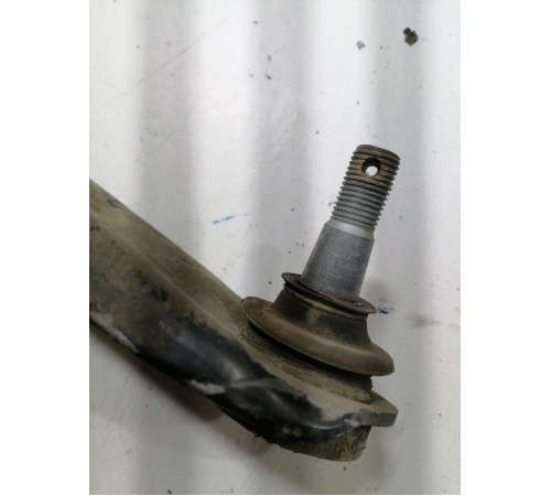 Рычаг передний правый