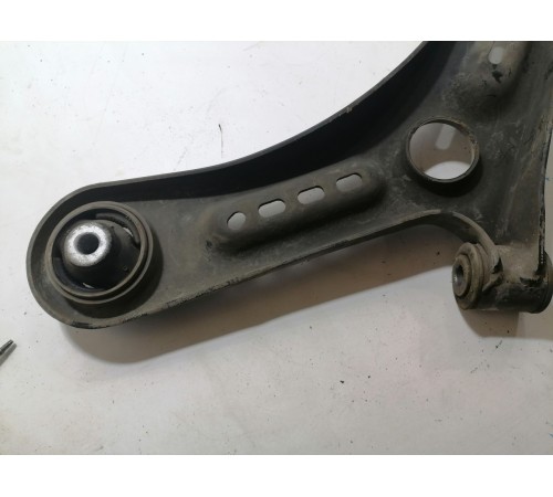 Рычаг передний правый