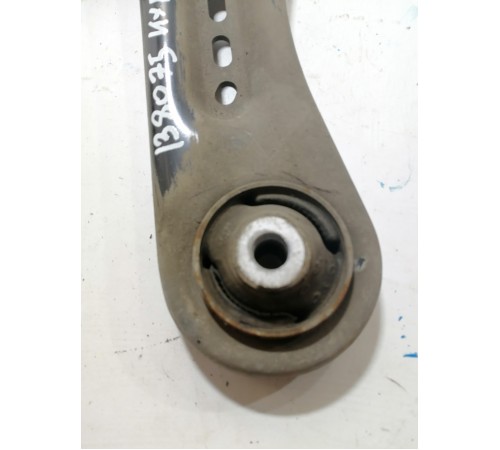 Рычаг передний правый