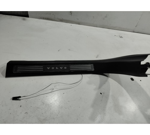 Накладка порога (передняя правая)