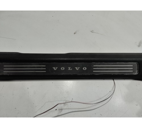 Накладка порога (передняя правая)