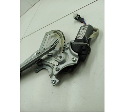 Стеклоподеьмник передний правый в сборе