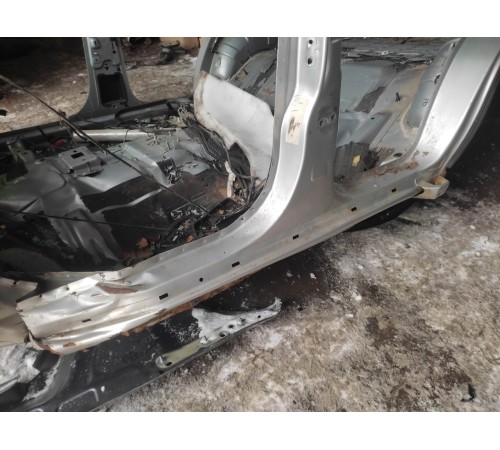 Порог со стойкой (левый)