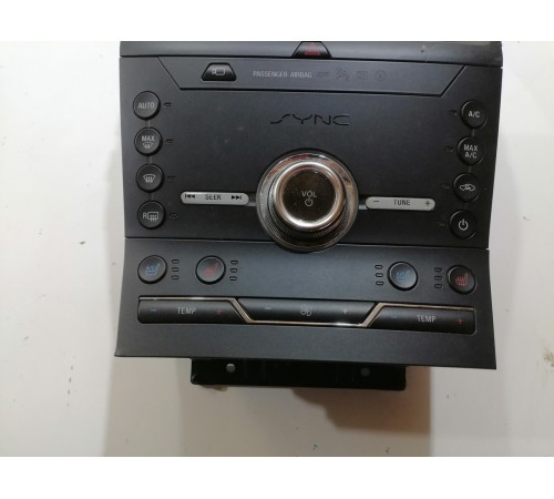 Панель управления климатом и магнитолой