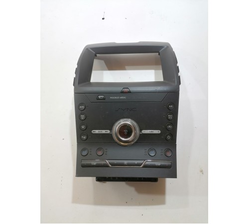 Панель управления климатом и магнитолой