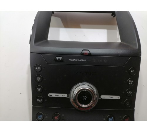 Панель управления климатом и магнитолой