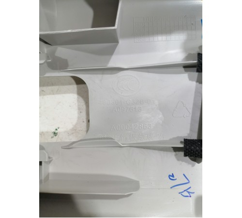 Обшивка центральной стойки правая верхняя