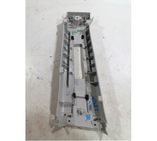 Обшивка центральной стойки правая верхняя