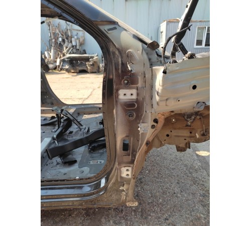 Порог с центральной стойкой (правый)