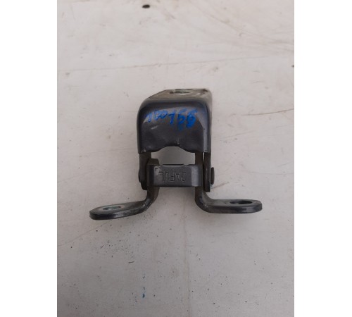 Петля двери(передняя левая верхняя)