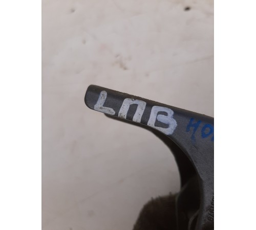 Петля двери(передняя левая верхняя)