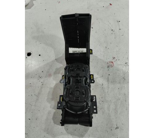 Накладка центральной консоли с подстаканниками