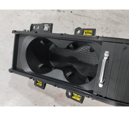 Накладка центральной консоли с подстаканниками