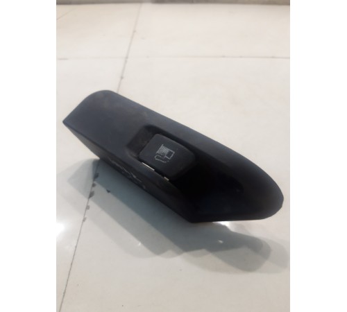 Кнопка открывания лючка бензобака