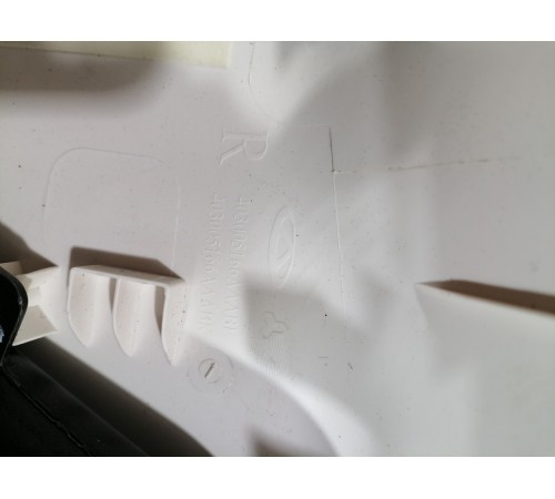 Обшивка центральной  стойки правая