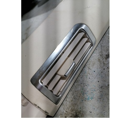 Обшивка центральной  стойки правая