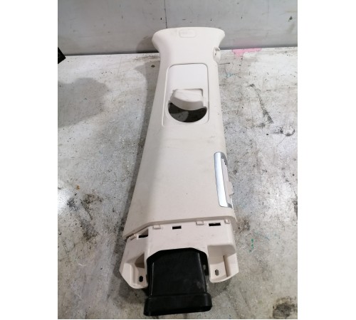 Обшивка центральной  стойки правая