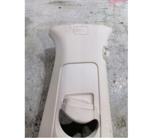 Обшивка центральной  стойки правая