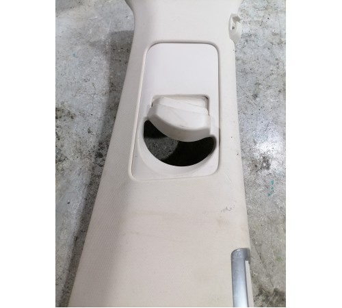 Обшивка центральной  стойки правая