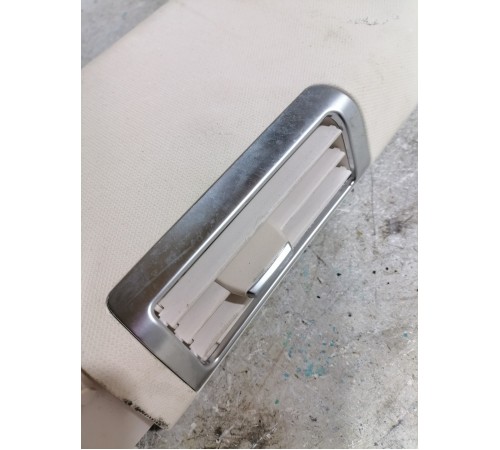 Обшивка центральной  стойки правая