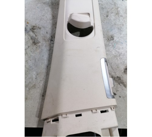 Обшивка центральной  стойки правая