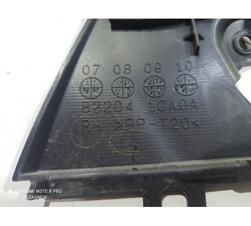 Накладка стекла двери (задняя правая внутренняя)