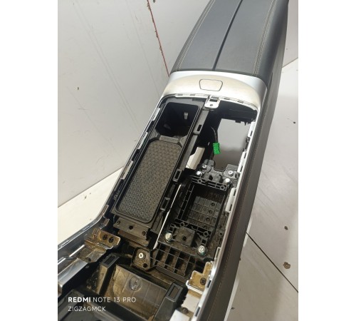 Консоль между сидений