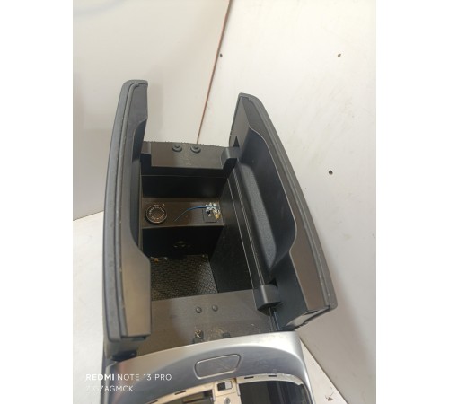 Консоль между сидений