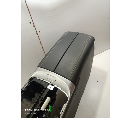 Консоль между сидений