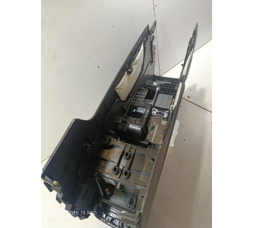 Консоль между сидений