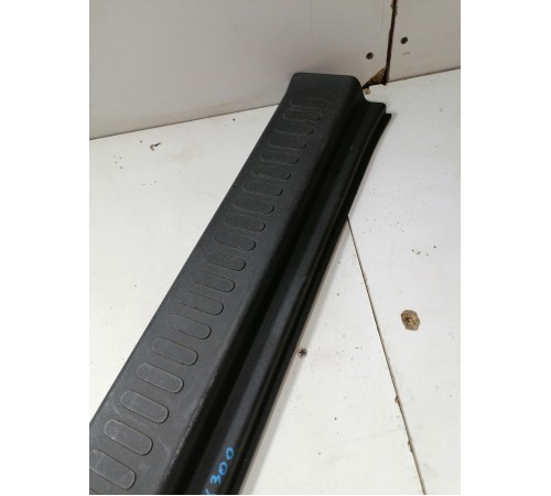 Накладка задней панели багажника внутренняя