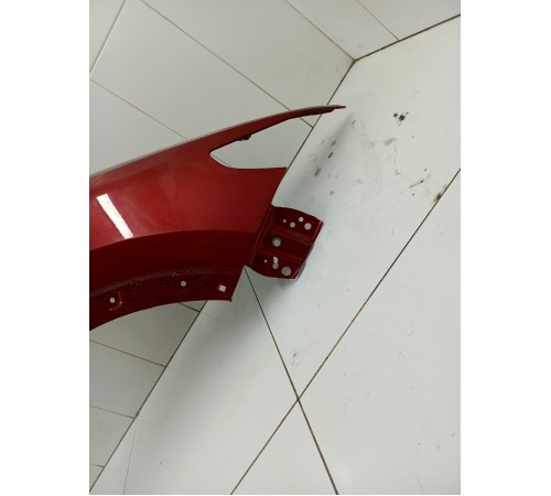 Крыло переднее правое