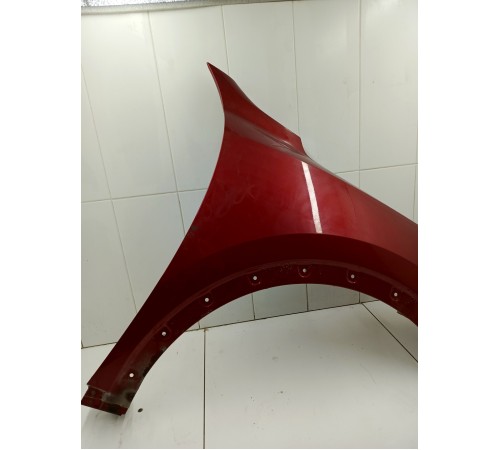 Крыло переднее правое