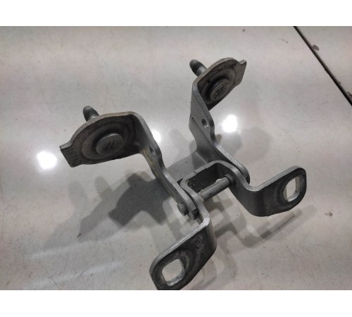 Петля багажника (правая)