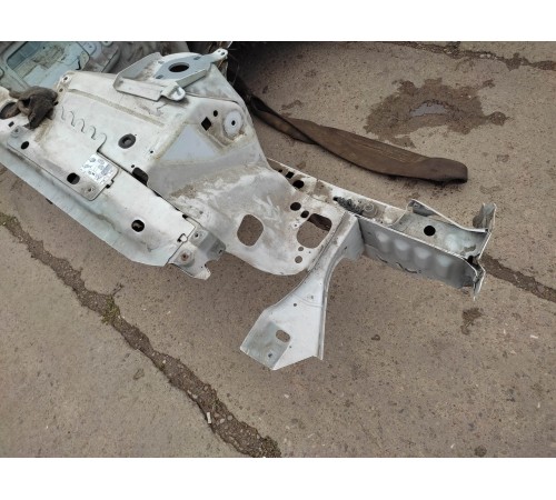 Лонжерон (передний, правый)