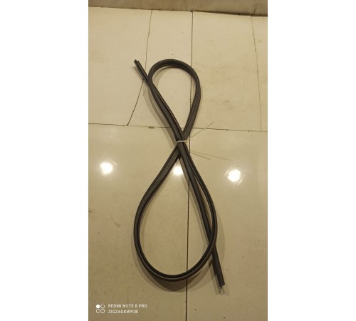 Уплотнитель капота