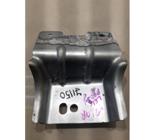 Кронштейн (передний, левый)