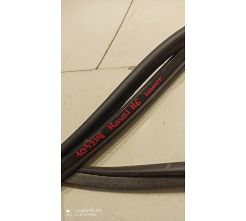 Уплотнитель капота