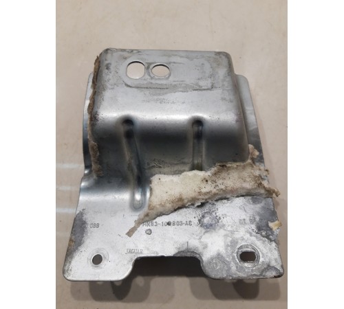 Кронштейн (передний, левый)