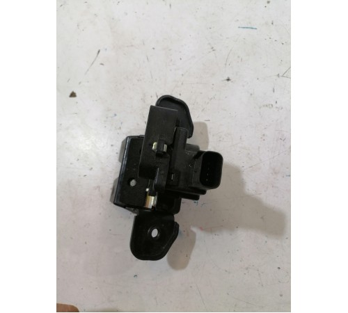 Замок крышки багажника