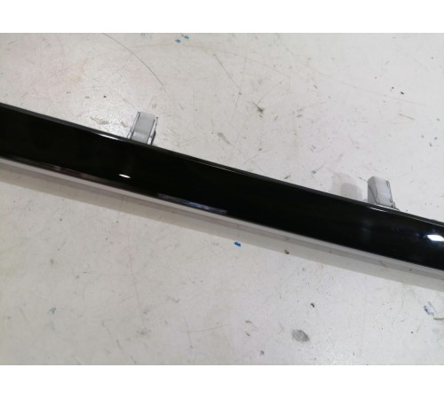 Декоративная накладка торпедо правая