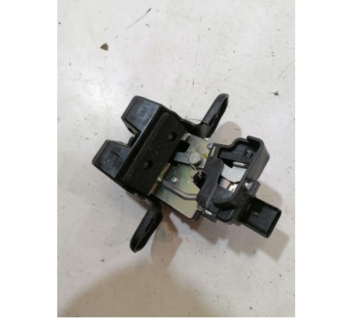 Замок крышки багажника