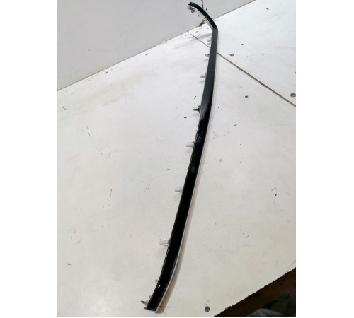 Декоративная накладка торпедо правая