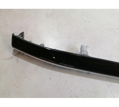 Декоративная накладка торпедо правая