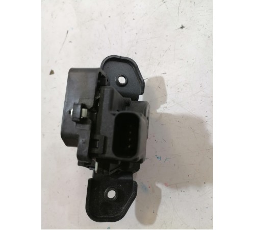 Замок крышки багажника